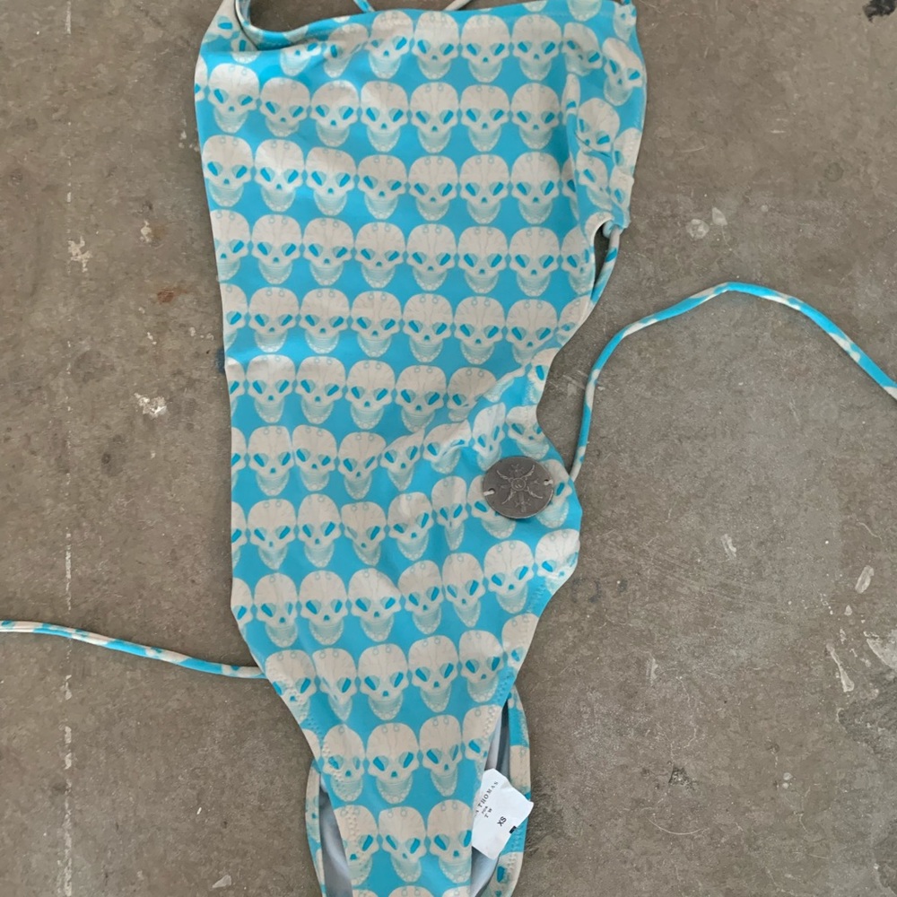Paula thomas skull bathing suit